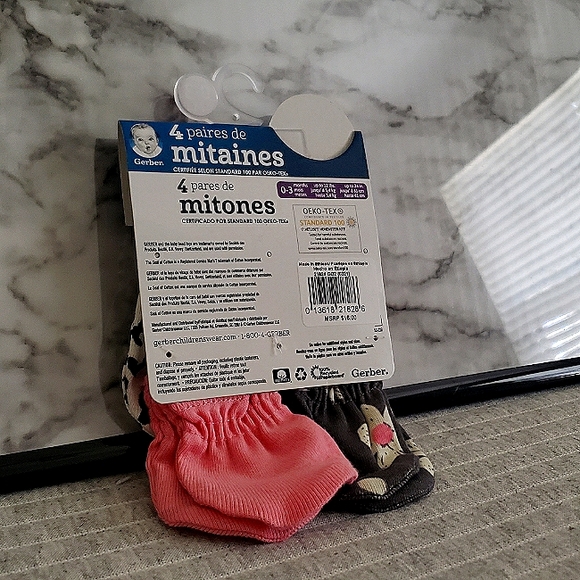 Gerber 4 Pack Mittens - Picture 2 of 2